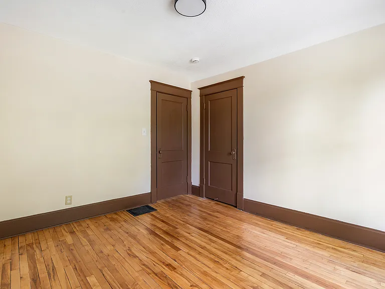 1053 Westminster St — Photo 16
