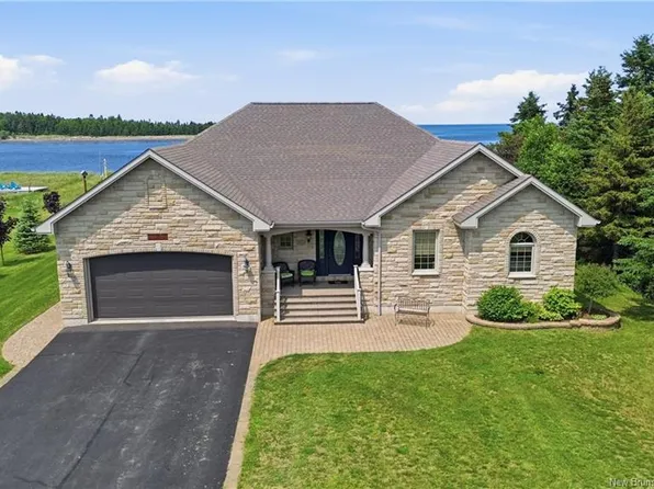 51 Bayshore Dr, Bathurst, NB E2A 6A5