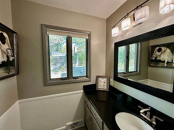 5th image of 2219 Lyman Ave