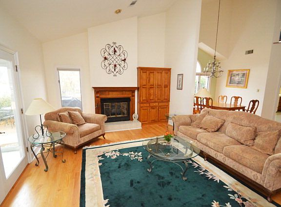 5th image of 111 Club Villa Dr E