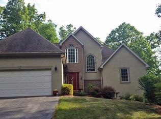 16 Secretariat Dr, Hendersonville, NC 28792