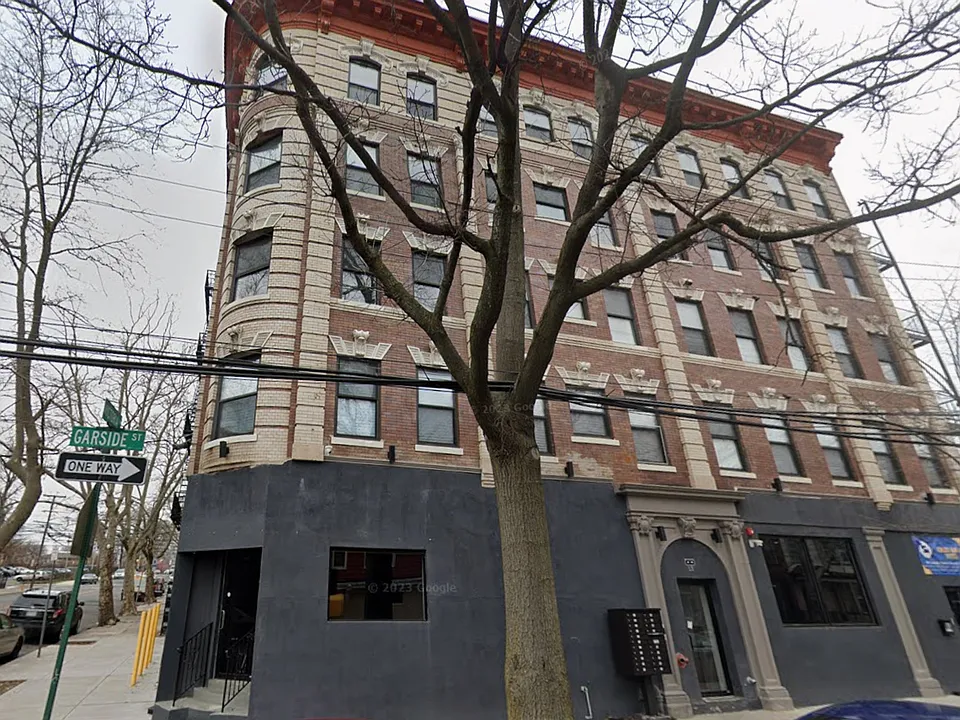 68 Garside St
