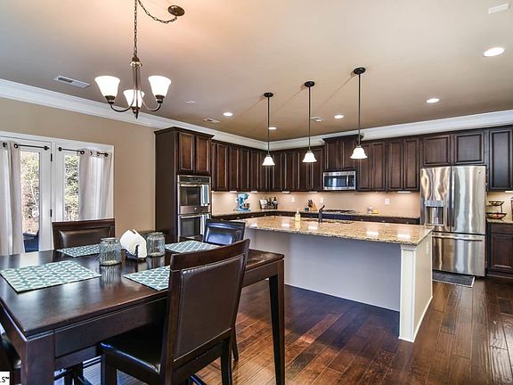 4th image of 83 Grand River Ln