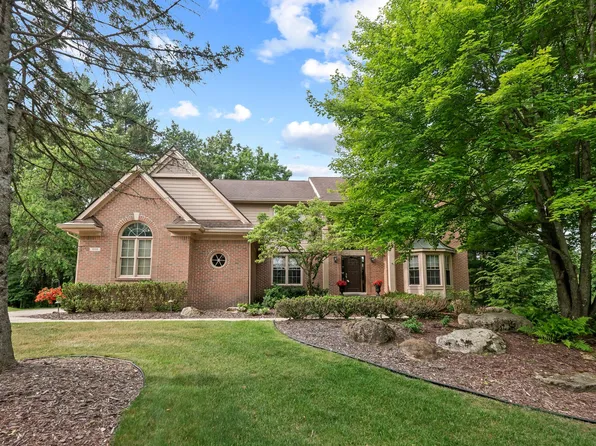 408 Indian Trl, Lake Orion, MI 48362