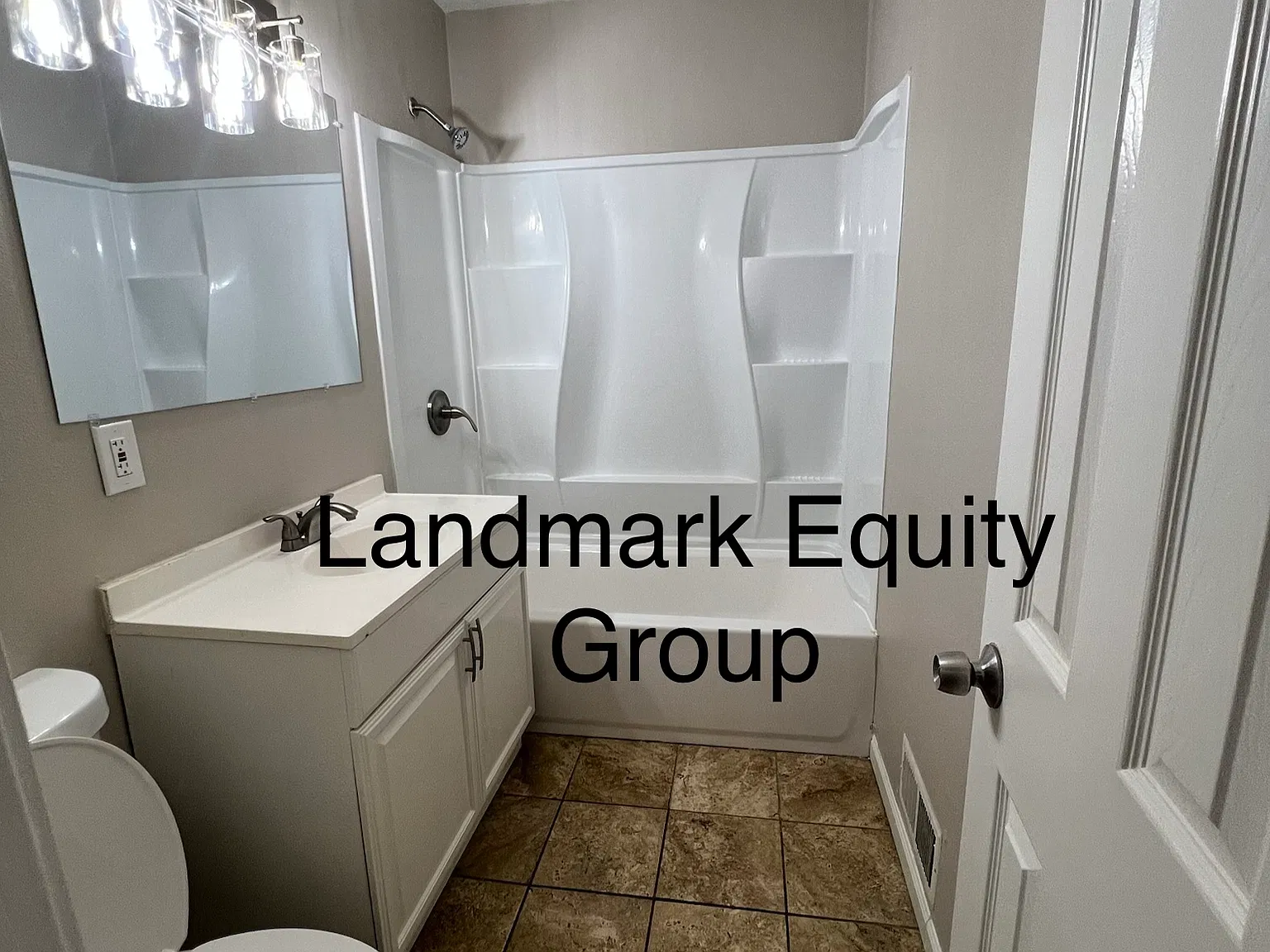 3 bed, 912 sqft, $1,450 — Photo 2