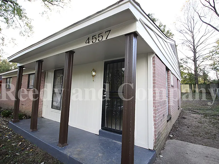 4557 Spring Valley Dr — Photo 3