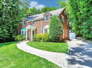 6 Summit Rd, Port Washington, NY 11050
