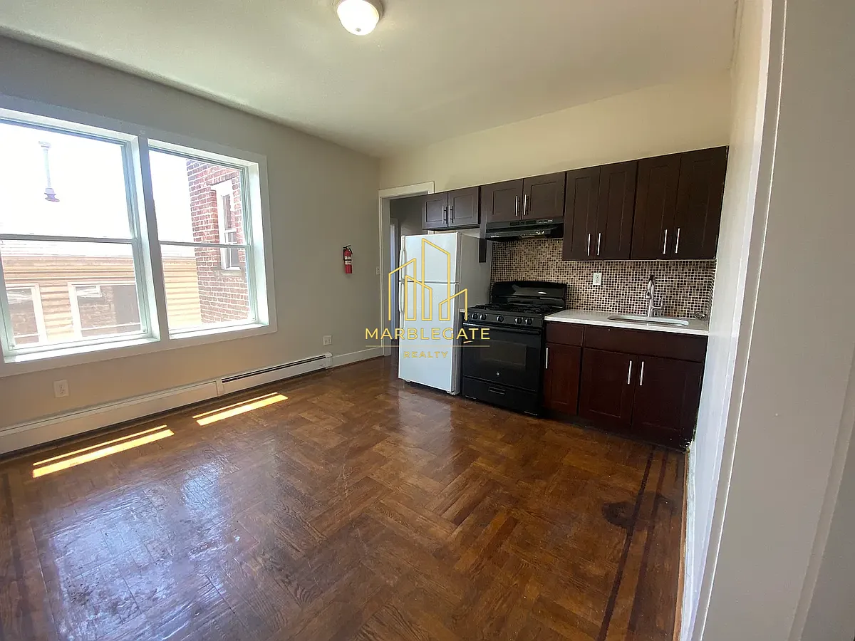 Building Photo - 901 Bergen St #3AA