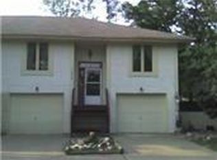 205 SW Pryor Rd APT A, Lees Summit, MO 64081