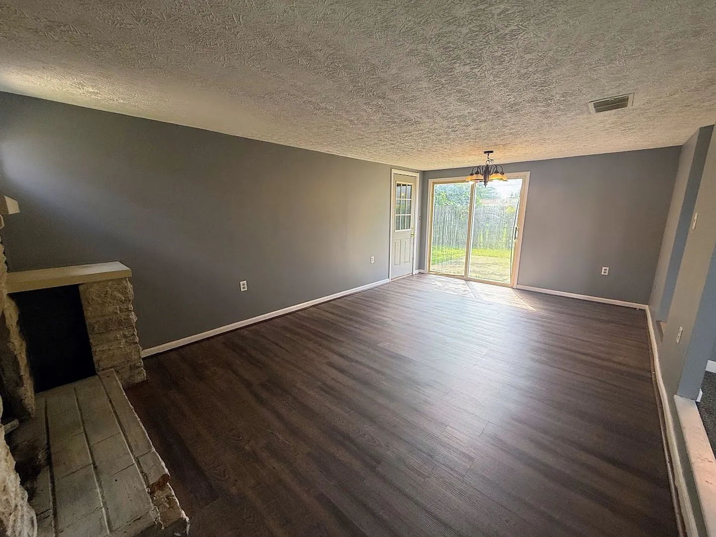 Three-bedroom one-bathroom single story home for rent — Photo 3