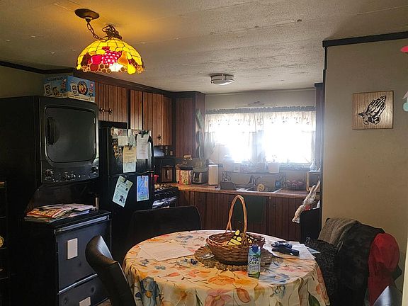 4th image of 72 Freddie Ave