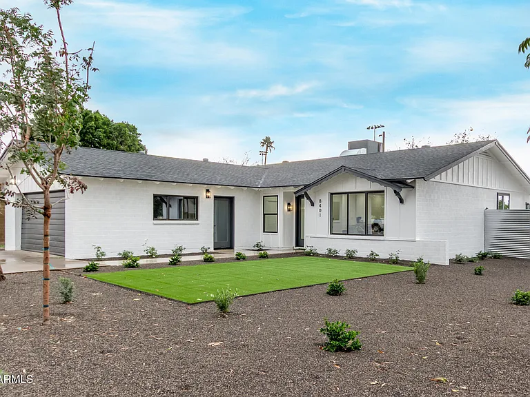 8401 E San Miguel Ave — Photo 2
