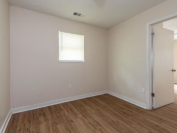 4th image of 1871 Gooch Rd