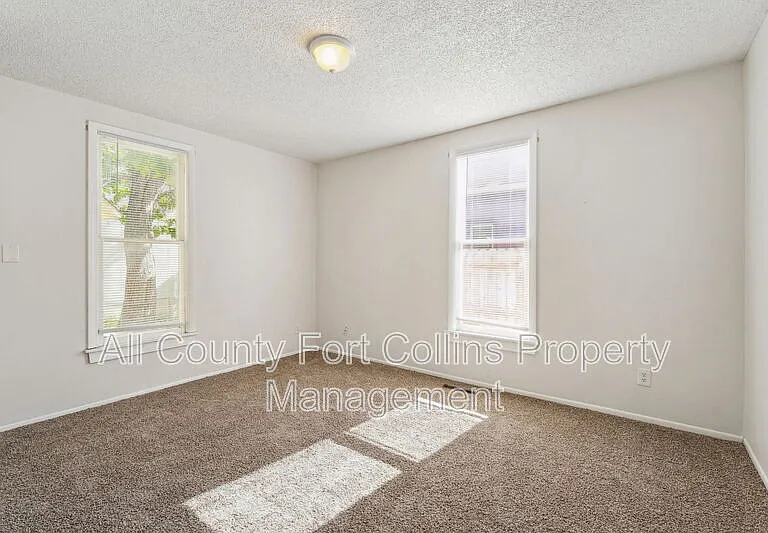 403 E 3rd St #403 — Photo 11