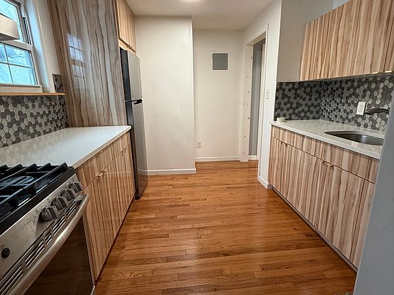 2nd image of 14-19 Astoria Blvd #3P