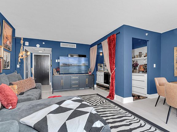 3rd image of 470 3rd St S Unit 513