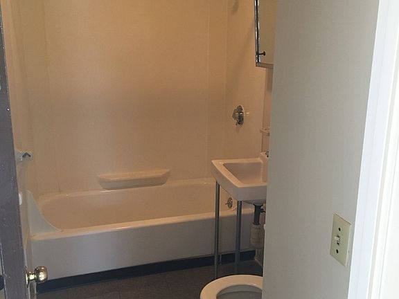 3rd image of 15 Richardson St APT 4