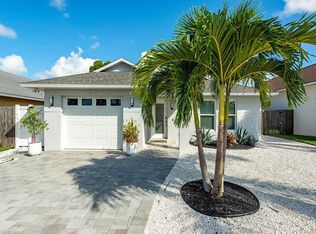 577 102nd Ave N, Naples, FL 34108