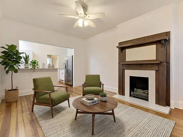 135 E Exposition Ave — Photo 2