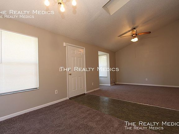 4th image of 419 N Normandale Ave