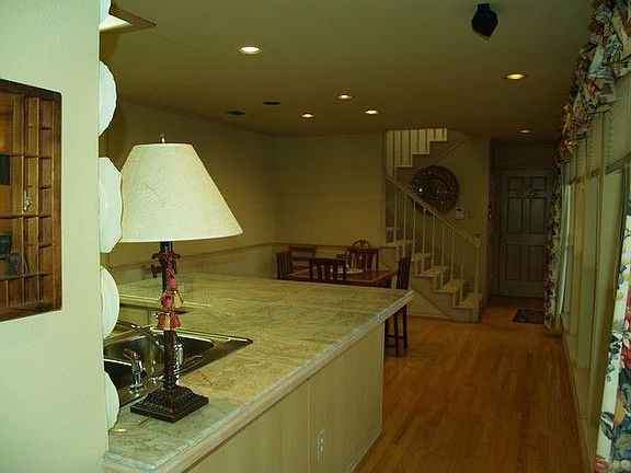 4th image of 2417 Peachtree Ln