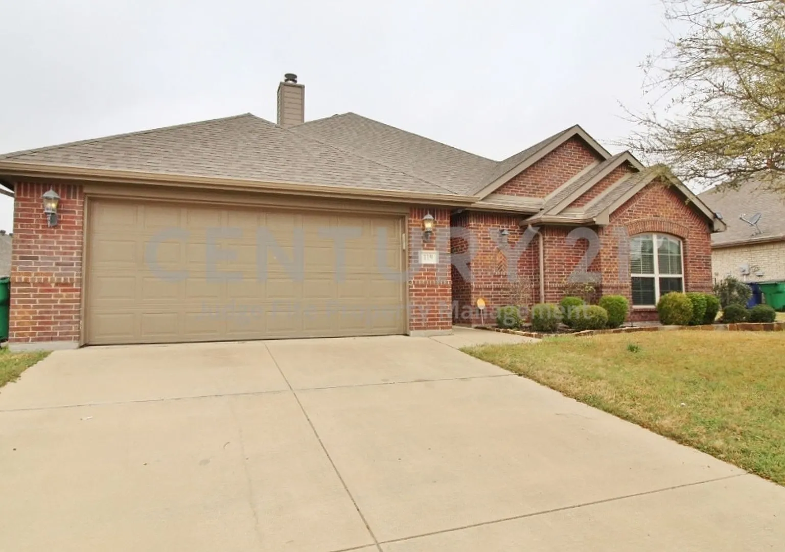 Wonderfully Maintained 3/2/2 in Waxahachie For Rent! — Photo 1