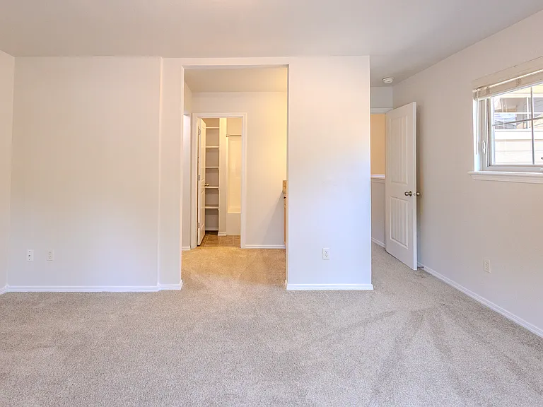 936 N Mercer St — Photo 5