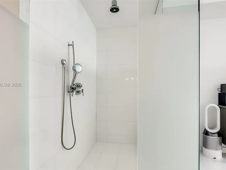 2020 N Bayshore Dr #2603 — Photo 28