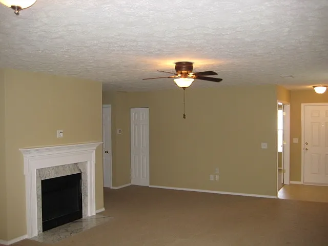 2649 Sutherland Dr — Photo 2