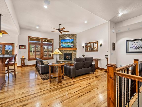 3rd image of 261 N Cove Dr