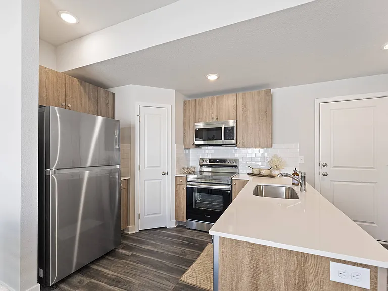 Barry West Townhomes — Photo 14