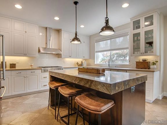 3rd image of 2537 Carriagedale Row