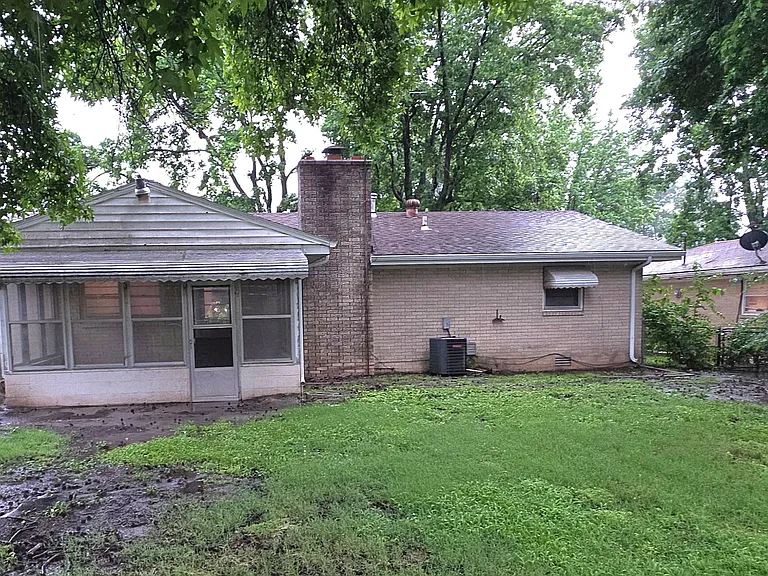 2223 N Link Ave — Photo 8
