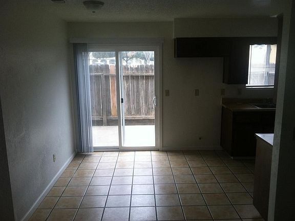 5th image of 3041 W Caldwell Ave