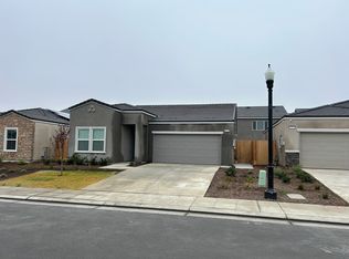 1016 W Deerhorn Dr, Madera, CA 93636