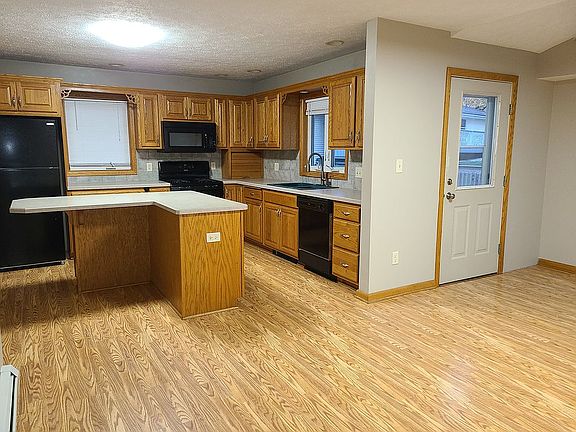 5th image of 30 Midwood Cir