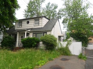 429 E 4th Ave, Roselle, NJ 07203