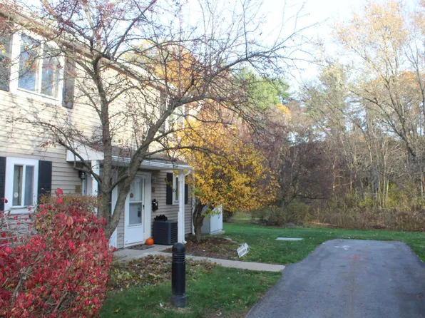 10 Village Brook Ln, Natick, MA 01760