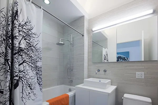 Sold by aptsandlofts.com | media 48