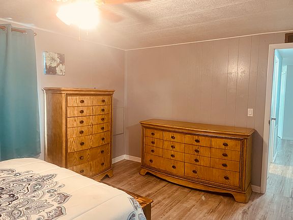 4th image of 544 Montego Ln N