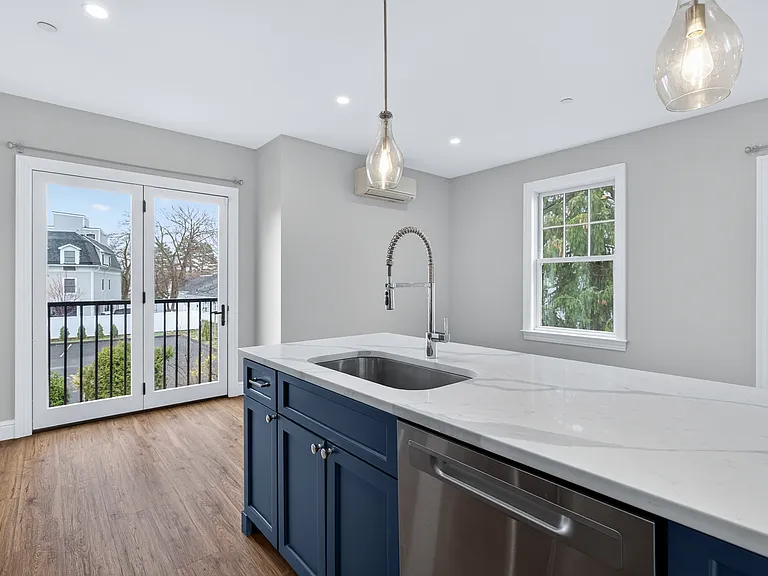 "Wiltshire" Apt 10 @ 3 Park St - 2 BR and 2 1/2 Duplex