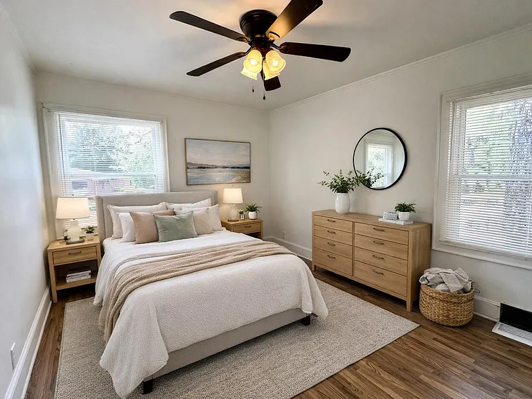 1003 Robinhood Ln — Photo 9