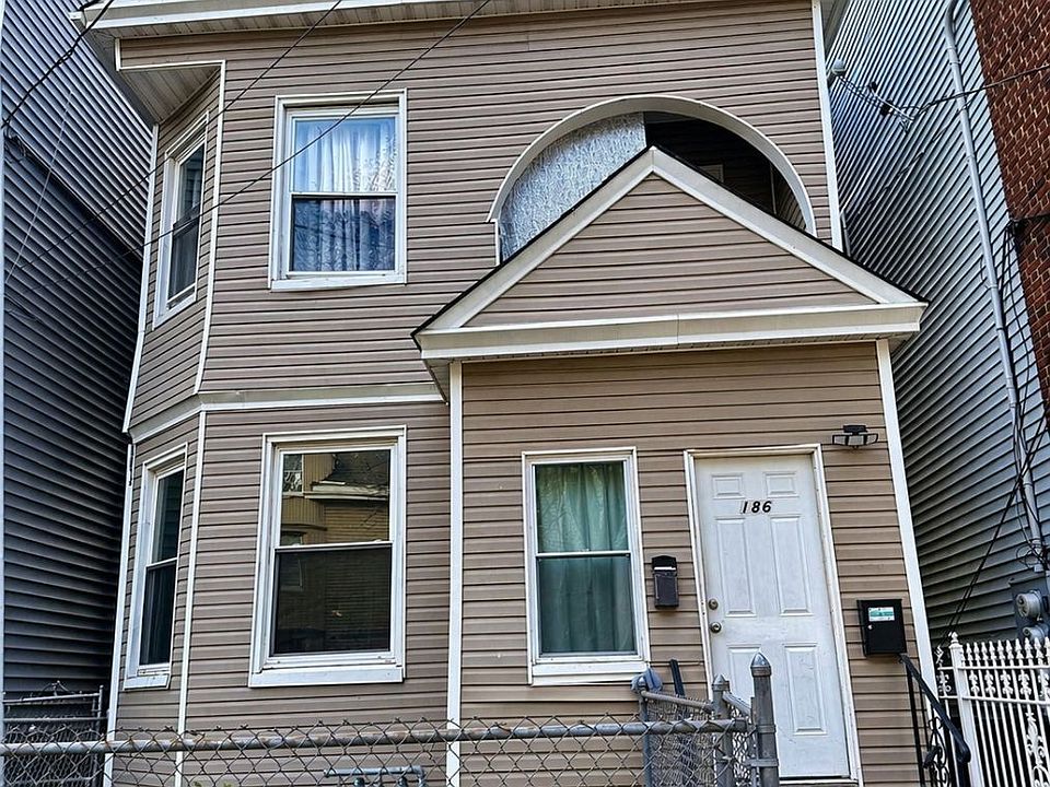 1st image of 186 3rd St Floor 1