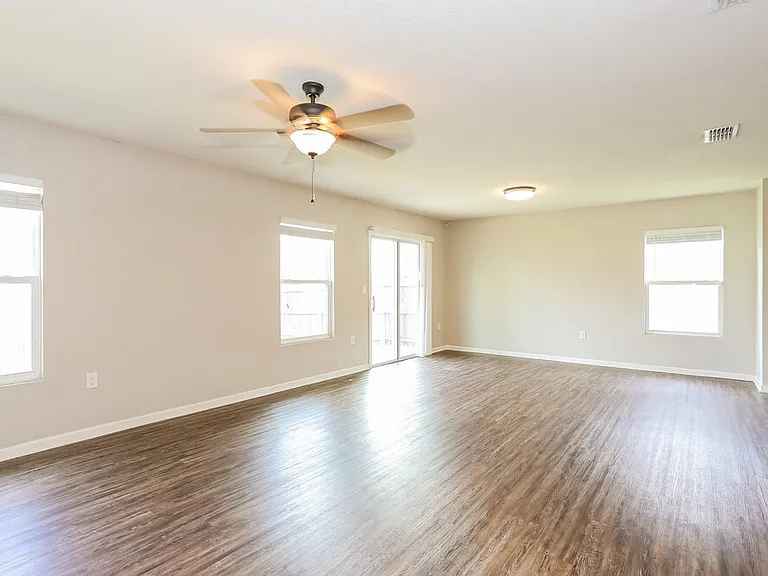 2067 Tyson Lake Dr — Photo 4
