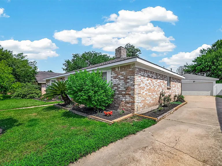 9422 Kristin Dr — Photo 8