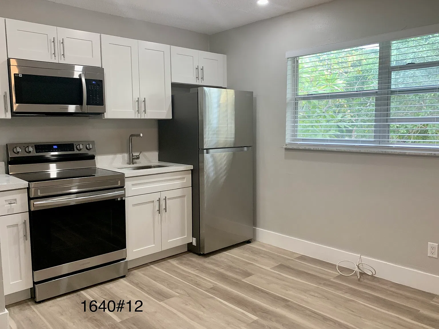 1640 N Dixie Hwy — Photo 2