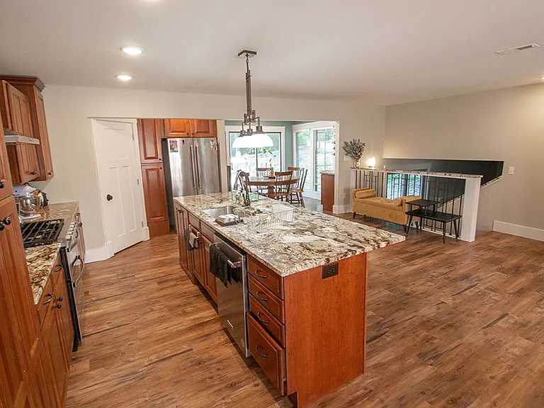 3104 Oak Lawn Dr — Photo 6