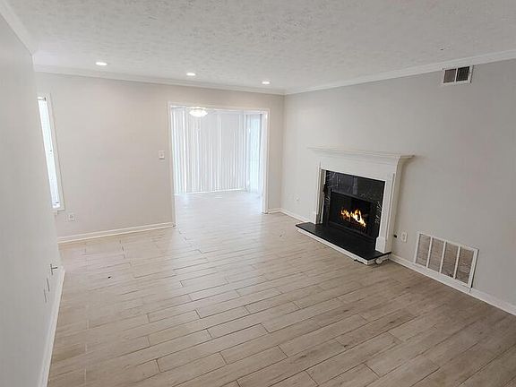 2nd image of 901 Augusta Dr