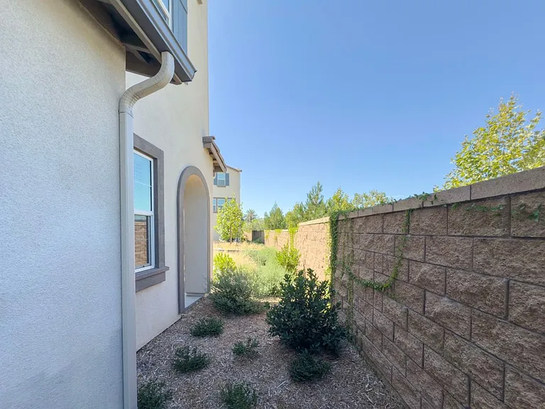 28076 Melrose Dr — Photo 8