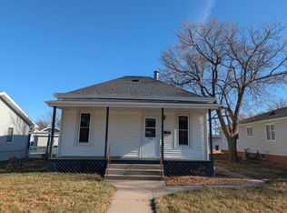 704 Blaine St, Holdrege, NE 68949